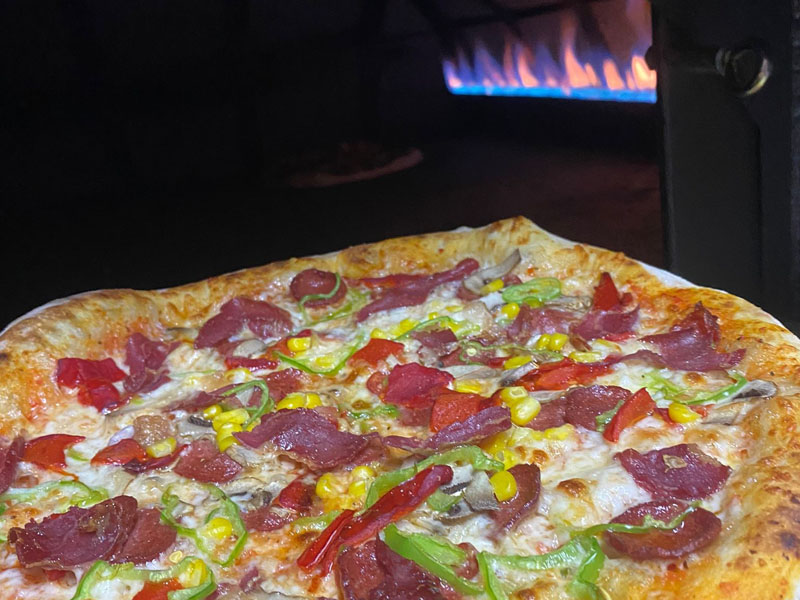 12 çeşit pizza ve tatlı çeşitlerimiz var.